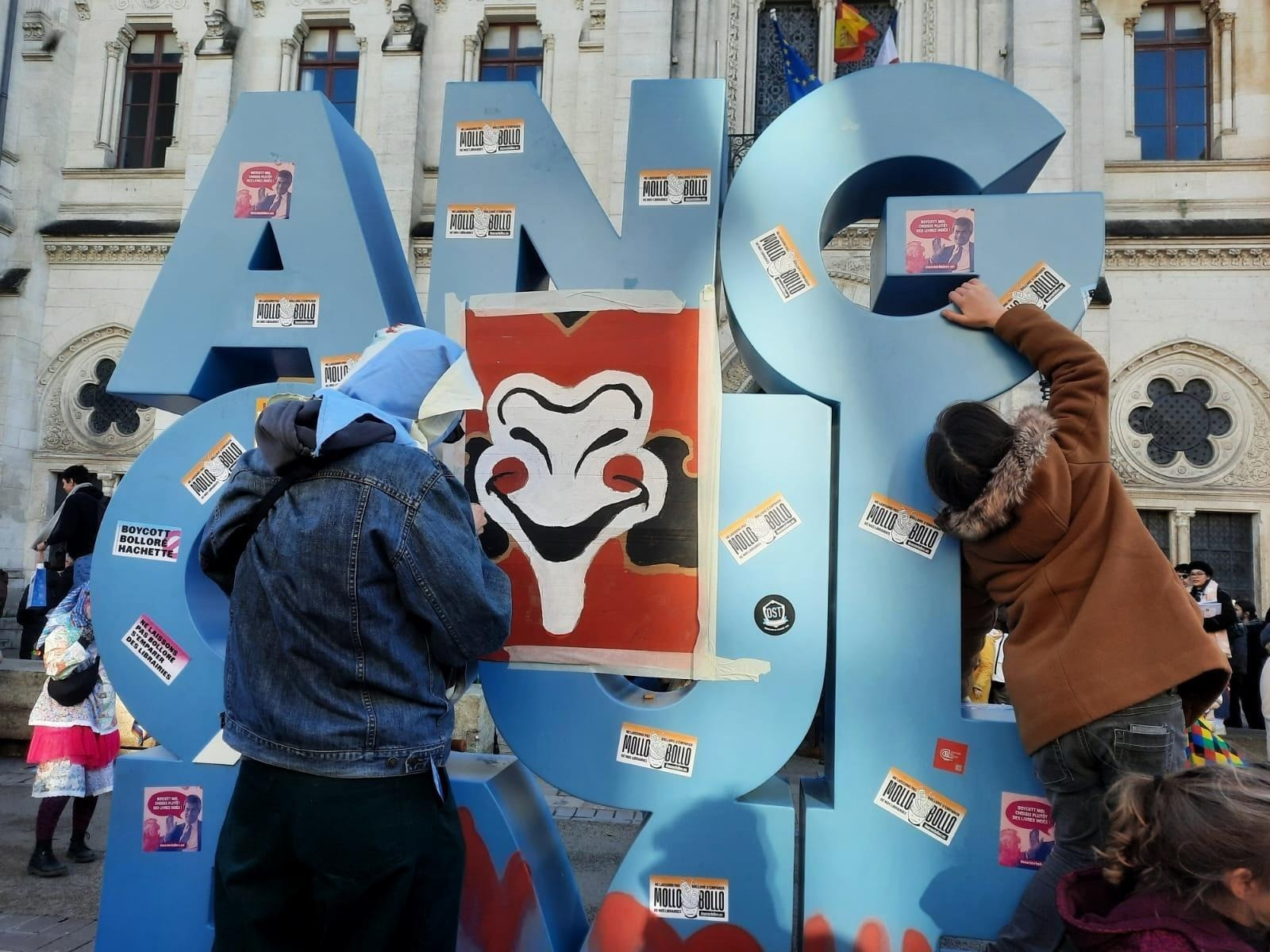 Angoulême - Le festival de la BD contre Bolloré