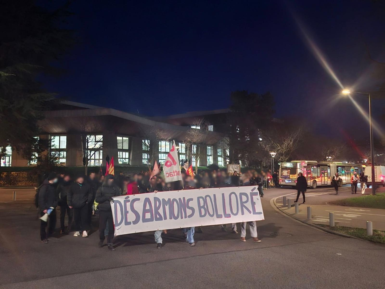 Grenoble, les étudiants contre le laboratoire Bolloré