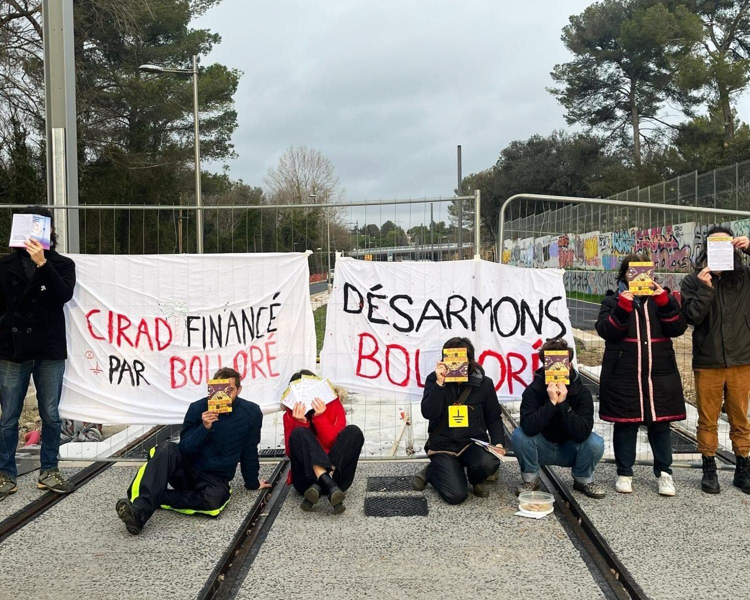 A Montpellier, le CIRAD pris à parti sur sa complicité avec la SOCFIN, Bolloré et le pire de l'agro-industrie néo-coloniale