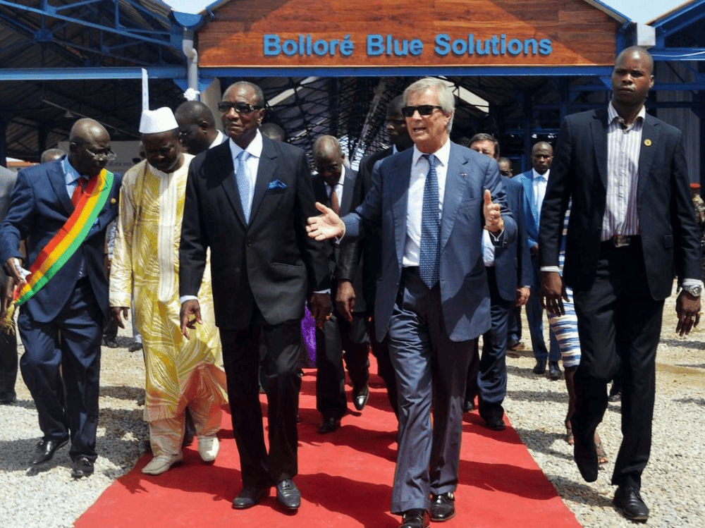 Vincent Bolloré et le président guinéen, Alpha Condé, à Conakry, en juin 2014