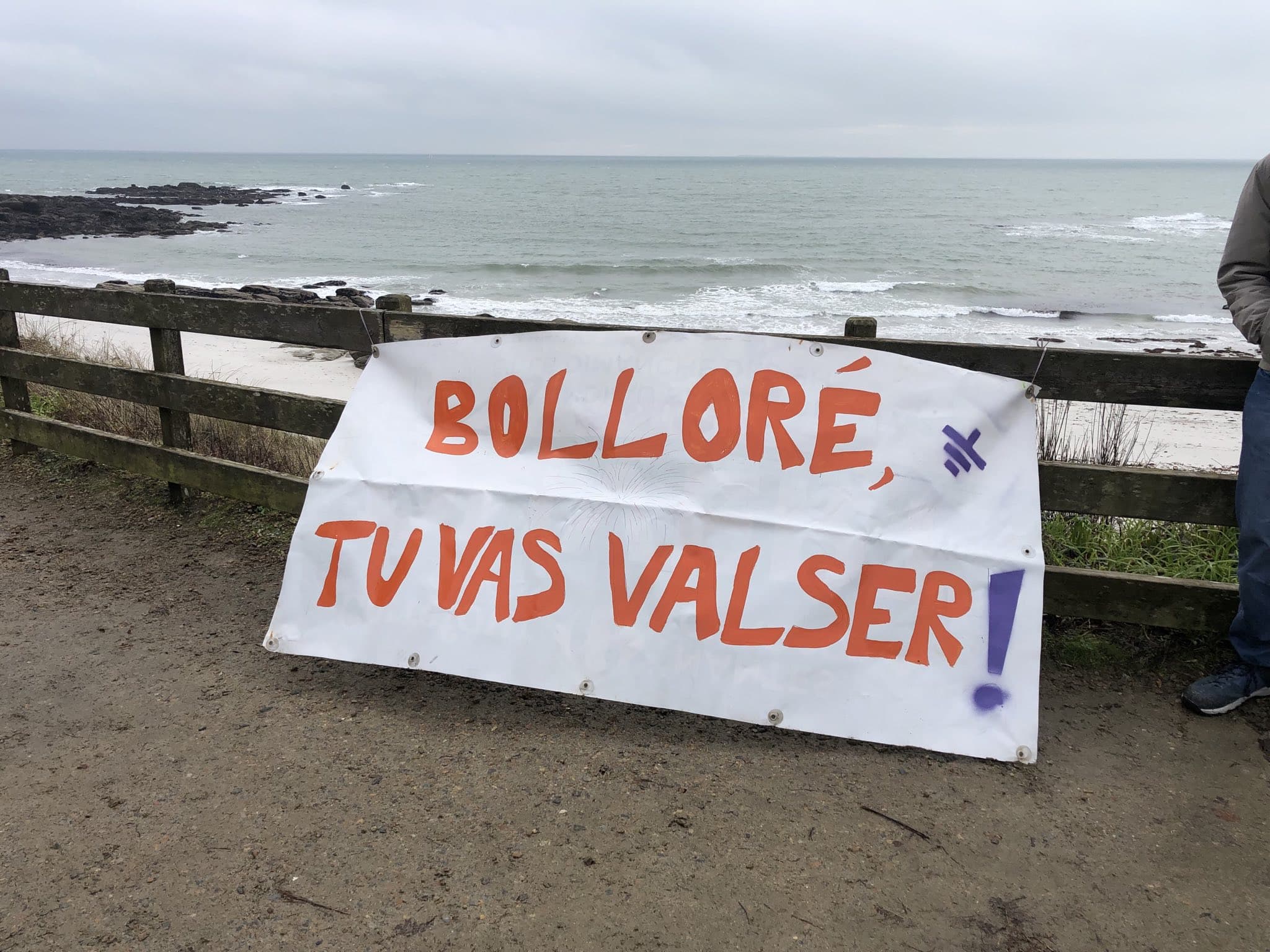 bollore tu vas valser