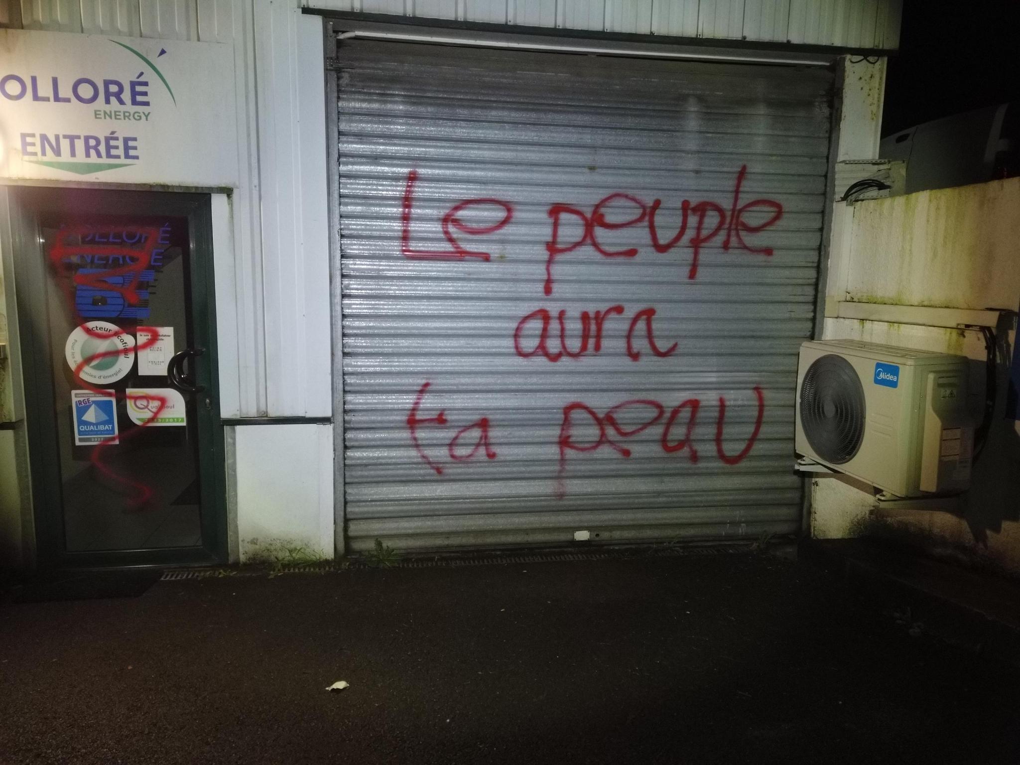 action anglet contre bollore